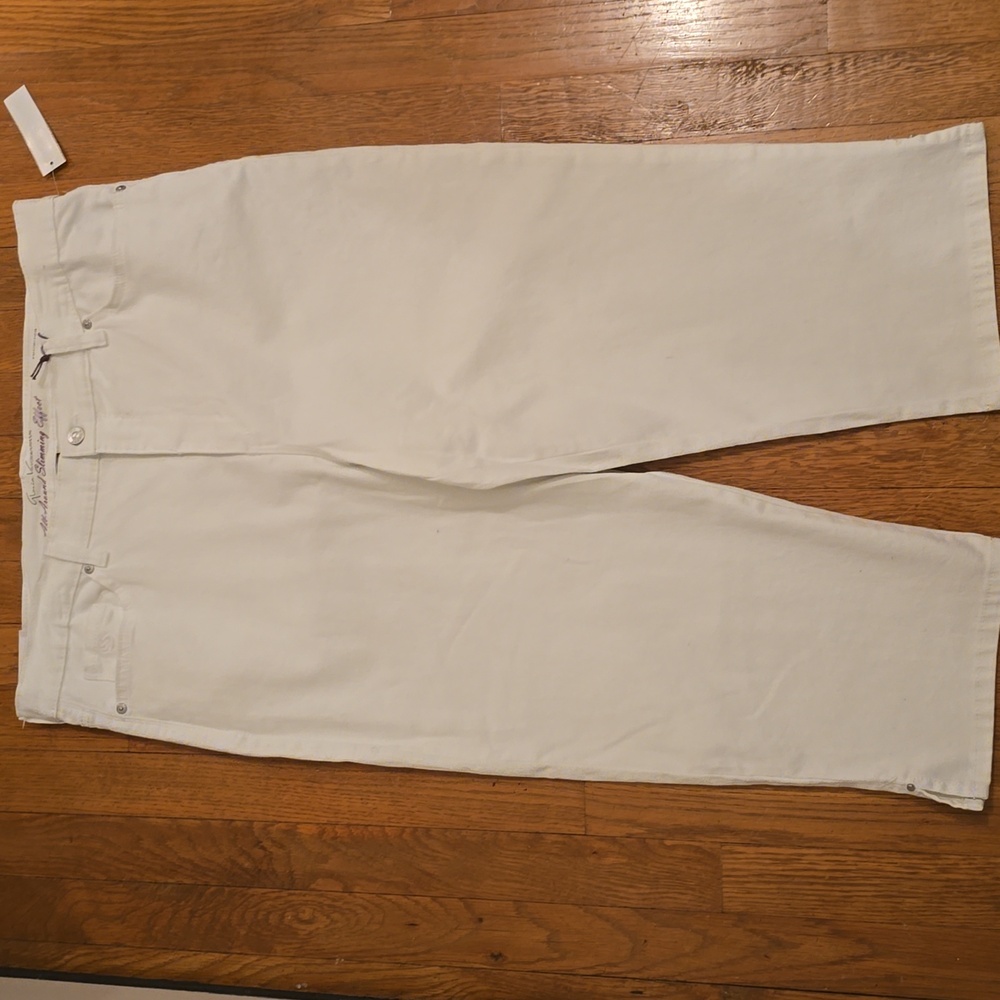 GLORIA VANDERBILT BRAND WOMENS PLUS SIZE WHITE CAPRIS SIZE 16